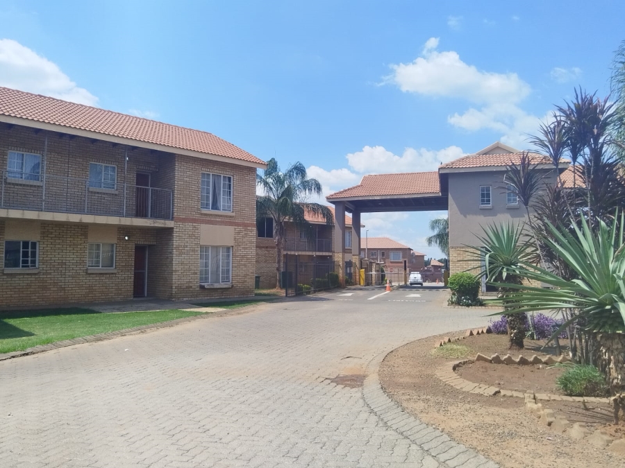 2 Bedroom Property for Sale in Waterval East North West